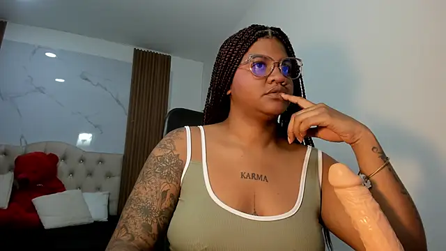 Snapshot of ZahraRose chatting on 02/18/26, 08:27 ZahraRose online show from 02/18/26, 08:27