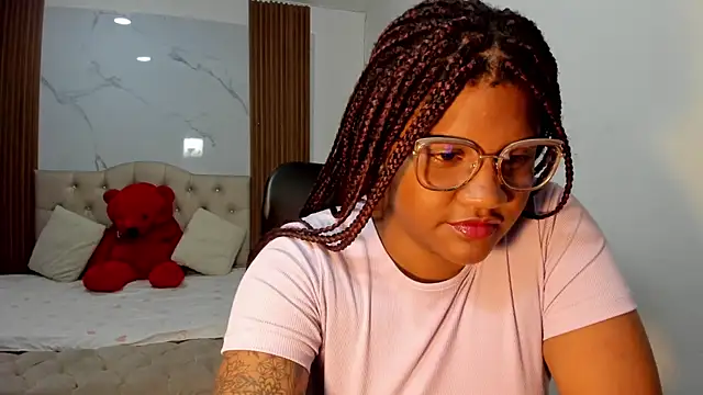 Snapshot of ZahraRose chatting on 03/03/26, 06:36 ZahraRose online show from 03/03/26, 06:36