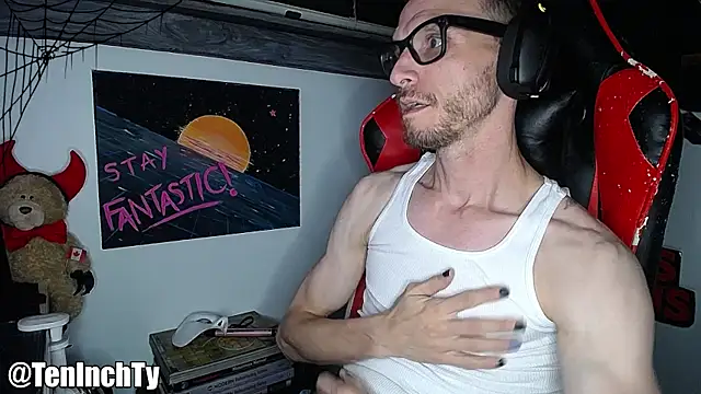 Snapshot of teninchty chatting on 10/22/25, 04:24 teninchty online show from 10/22/25, 04:24