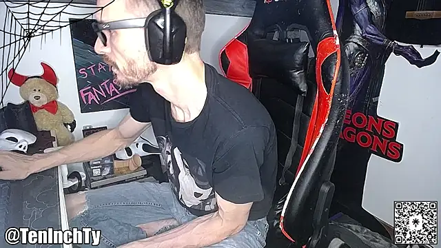 Snapshot of teninchty chatting on 10/30/25, 04:30 teninchty online show from 10/30/25, 04:30