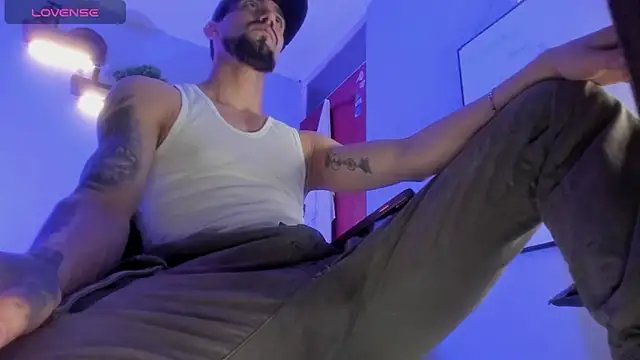 K cique online show from 10/30/25, 12:01