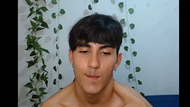 Snapshot of neithanzynxx chatting on 03/04/25, 10:49 neithanzynxx online show from 03/04/25, 10:49