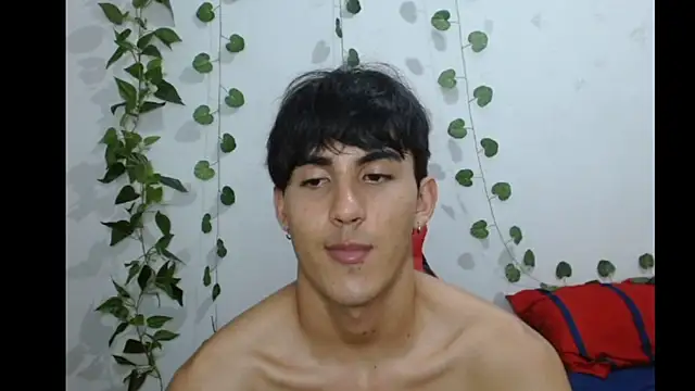 Snapshot of neithanzynxx chatting on 03/05/25, 10:43 neithanzynxx online show from 03/05/25, 10:43