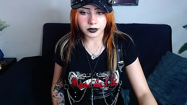 fyreandfox  online show from 06/05/26, 08:03