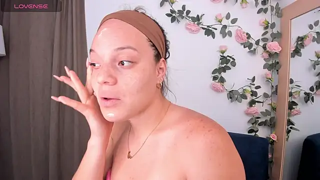 Snapshot of Baby_Asshley chatting on 09/15/25, 01:38 Baby Asshley online show from 09/15/25, 01:38