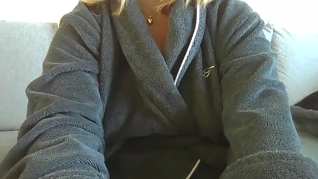 Snapshot of sizha6 chatting on 10/20/25, 12:05 sizha6 online show from 10/20/25, 12:05