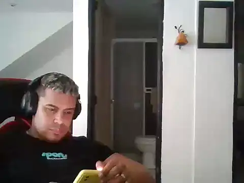 Snapshot of juniorguty chatting on 02/20/25, 09:09 juniorguty online show from 02/20/25, 09:09