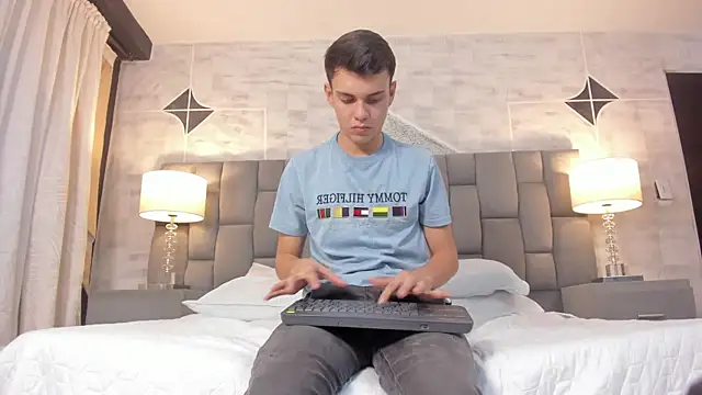 Snapshot of JacobRoberts1 chatting on 02/28/25, 11:14 JacobRoberts1 online show from 02/28/25, 11:14