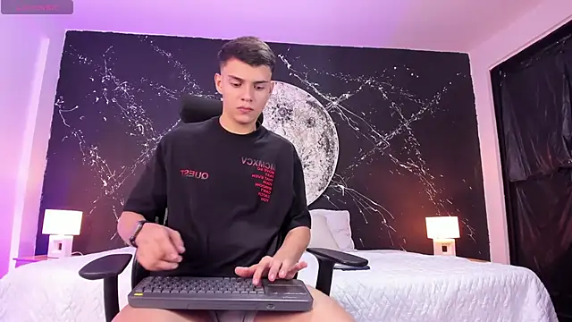 Snapshot of JacobRoberts1 chatting on 03/08/25, 04:45 JacobRoberts1 online show from 03/08/25, 04:45