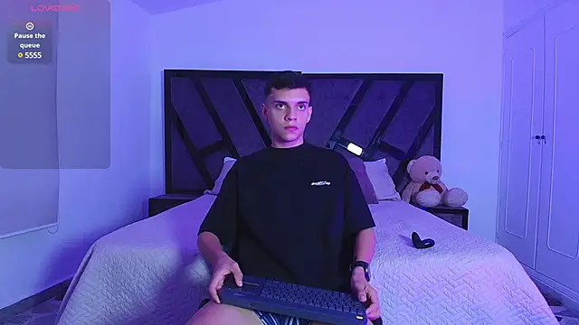 Snapshot of JacobRoberts1 chatting on 03/20/25, 05:02 JacobRoberts1 online show from 03/20/25, 05:02