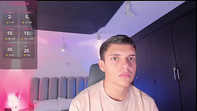 Snapshot of JacobRoberts1 chatting on 09/14/25, 01:43 JacobRoberts1 online show from 09/14/25, 01:43