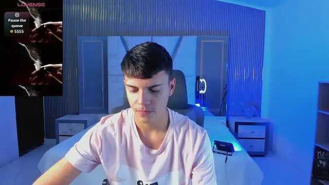 Snapshot of JacobRoberts1 chatting on 10/15/25, 09:04 JacobRoberts1 online show from 10/15/25, 09:04