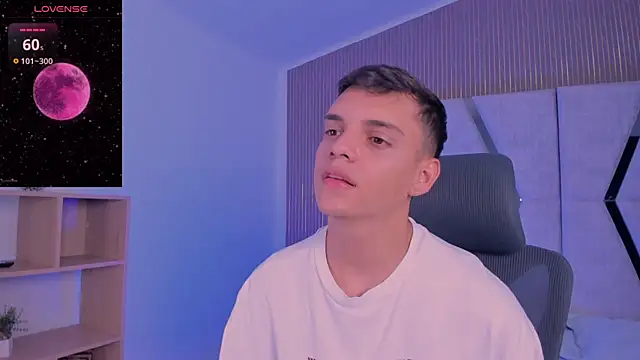 Snapshot of JacobRoberts1 chatting on 11/04/25, 08:30 JacobRoberts1 online show from 11/04/25, 08:30