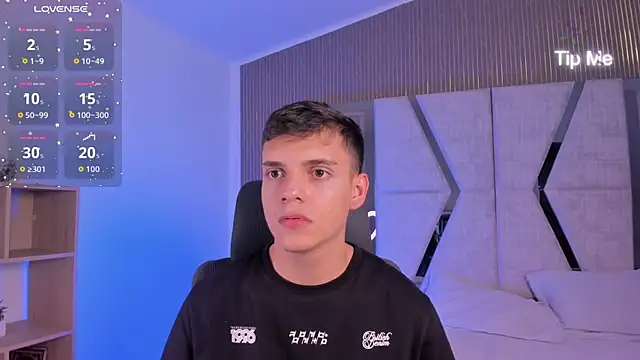 Snapshot of JacobRoberts1 chatting on 11/07/25, 09:04 JacobRoberts1 online show from 11/07/25, 09:04