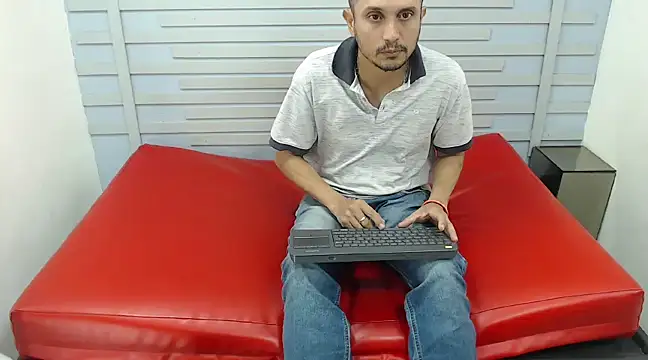 JhonTorres018 online show from 02/25/25, 10:18