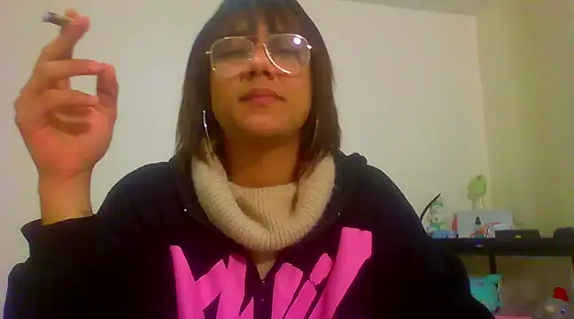 Snapshot of Queenblackx1 chatting on 02/20/25, 06:24 Queenblackx1 online show from 02/20/25, 06:24