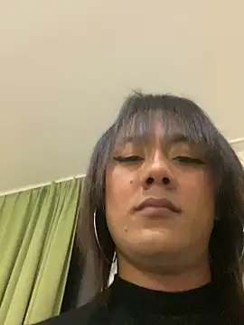 Snapshot of Queenblackx1 chatting on 03/08/25, 12:11 Queenblackx1 online show from 03/08/25, 12:11