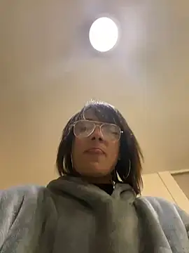 Snapshot of Queenblackx1 chatting on 03/08/25, 03:17 Queenblackx1 online show from 03/08/25, 03:17