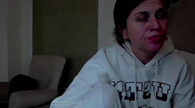 Snapshot of ScarlettShine chatting on 02/18/25, 06:26 ScarlettShine online show from 02/18/25, 06:26