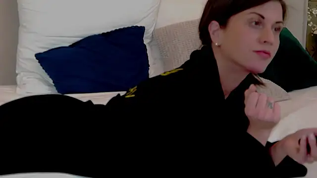 Snapshot of ScarlettShine chatting on 02/23/25, 01:13 ScarlettShine online show from 02/23/25, 01:13