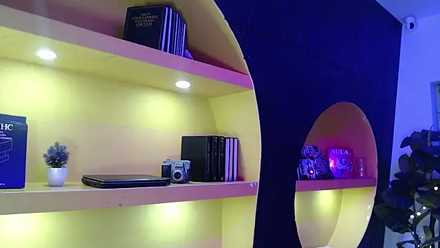 AnahisBennett online show from 04/10/26, 04:39