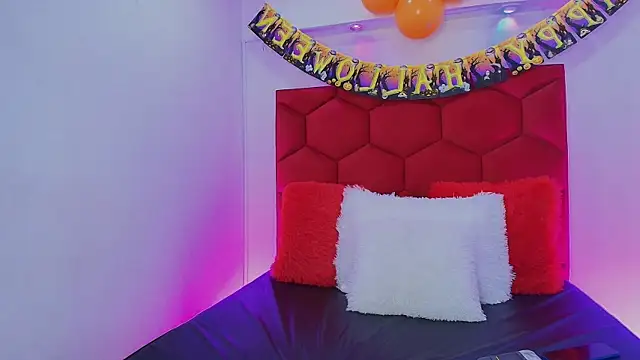 Snapshot of LoreleyNovoa chatting on 10/10/25, 03:49 LoreleyNovoa online show from 10/10/25, 03:49