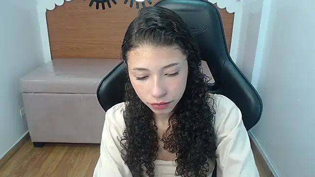 danatella a online show from 11/08/25, 12:49