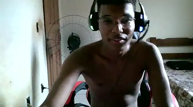 Snapshot of pauzudobr4 chatting on 02/15/25, 02:33 pauzudobr4 online show from 02/15/25, 02:33