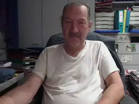 Snapshot of HMStraps01 chatting on 12/06/24, 07:32 HMStraps01 online show from 12/06/24, 07:32