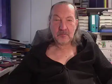 Snapshot of HMStraps01 chatting on 12/23/24, 11:25 HMStraps01 online show from 12/23/24, 11:25