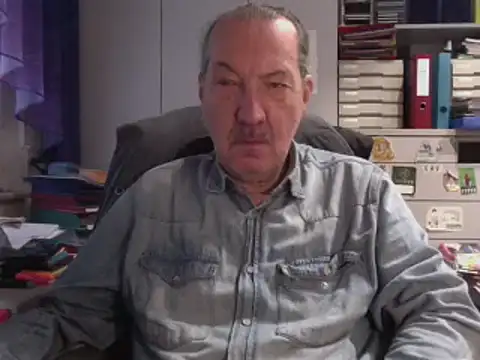 Snapshot of HMStraps01 chatting on 01/06/25, 08:14 HMStraps01 online show from 01/06/25, 08:14