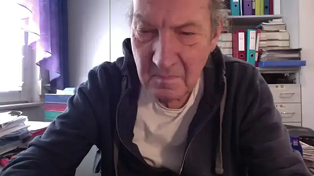 Snapshot of HMStraps01 chatting on 03/04/25, 12:55 HMStraps01 online show from 03/04/25, 12:55