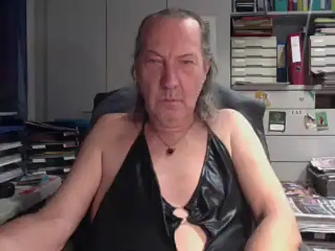 HMStraps01 online show from 11/05/25, 06:08