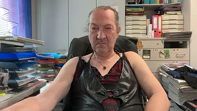 HMStraps01 online show from 04/20/26, 09:45