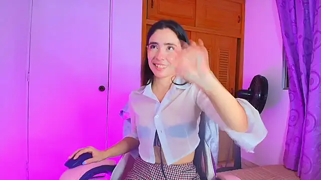 Snapshot of Peach_Rose_ chatting on 03/17/25, 01:35 Peach Rose online show from 03/17/25, 01:35