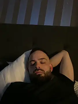 Snapshot of guccititi chatting on 10/16/25, 09:43 guccititi online show from 10/16/25, 09:43