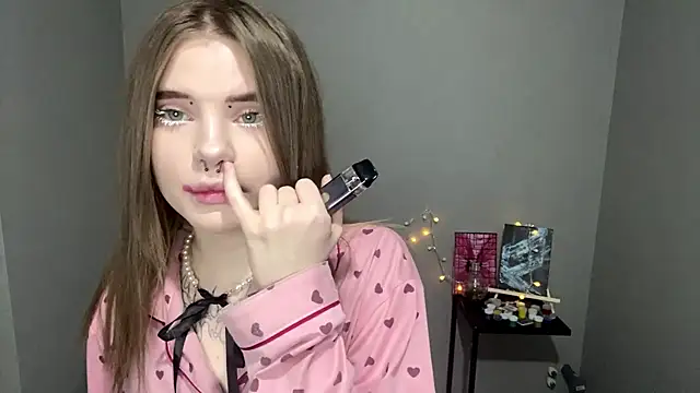 CarolinePepper online show from 03/10/25, 05:07