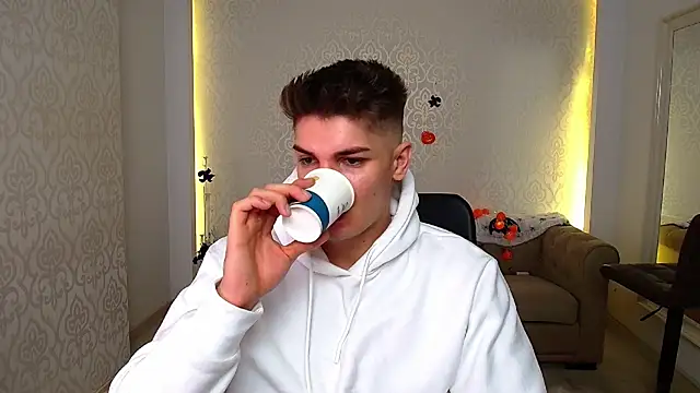 MaxKaiden online show from 10/23/25, 04:56