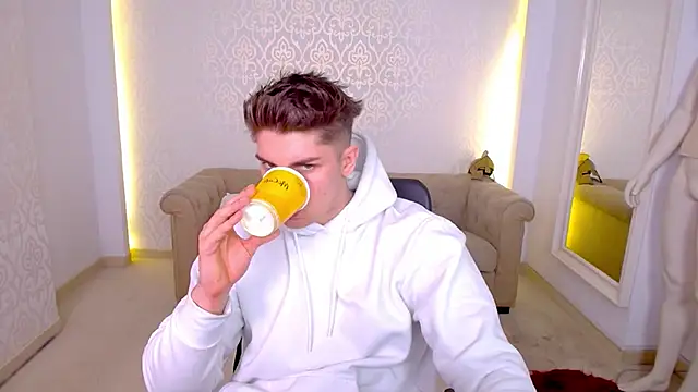 MaxKaiden online show from 04/11/26, 09:13