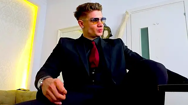 MaxKaiden online show from 04/18/26, 05:00