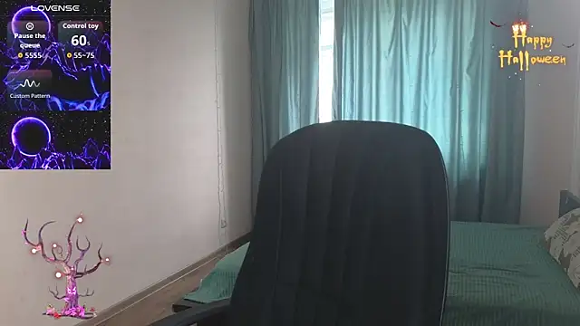 Sandra Snowflake online show from 10/31/25, 11:00