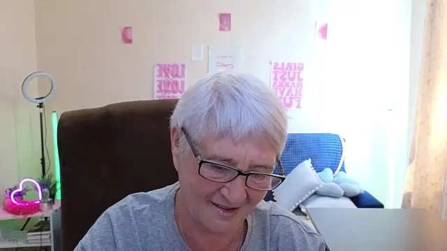 Sandra Snowflake online show from 06/15/26, 12:07
