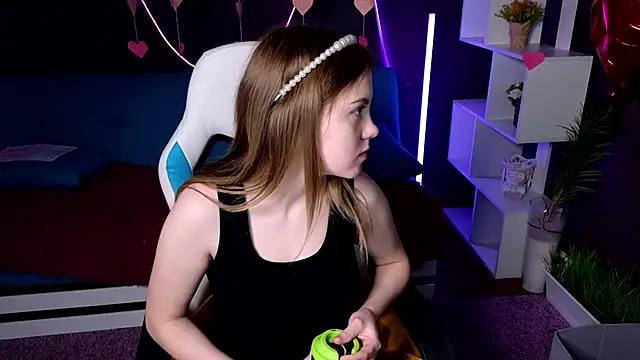 Snapshot of Dyna_bae chatting on 02/16/25, 04:09 Dyna bae online show from 02/16/25, 04:09