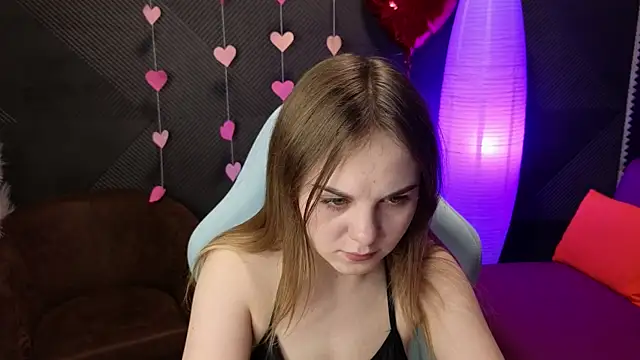 Snapshot of Dyna_bae chatting on 02/20/25, 01:03 Dyna bae online show from 02/20/25, 01:03