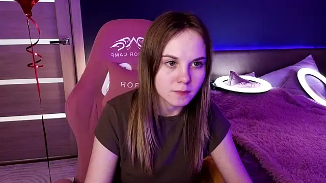 Snapshot of Dyna_bae chatting on 02/23/25, 04:17 Dyna bae online show from 02/23/25, 04:17