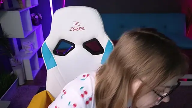 Snapshot of Dyna_bae chatting on 03/02/25, 04:28 Dyna bae online show from 03/02/25, 04:28