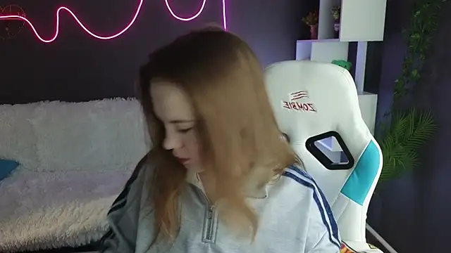 Snapshot of Dyna_bae chatting on 09/09/25, 01:38 Dyna bae online show from 09/09/25, 01:38