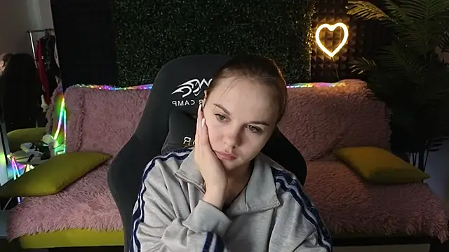 Snapshot of Dyna_bae chatting on 09/14/25, 01:49 Dyna bae online show from 09/14/25, 01:49