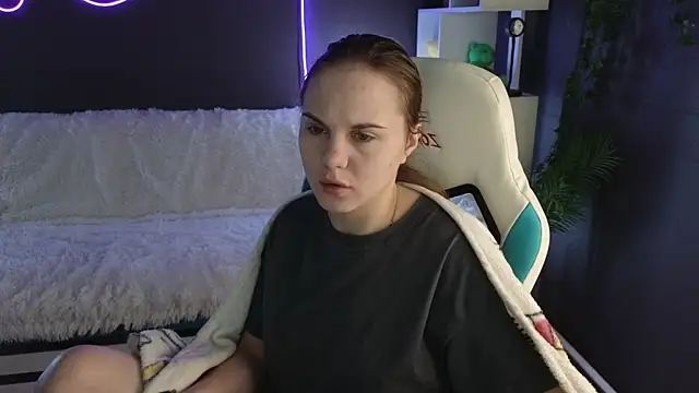 Snapshot of Dyna_bae chatting on 09/15/25, 02:11 Dyna bae online show from 09/15/25, 02:11