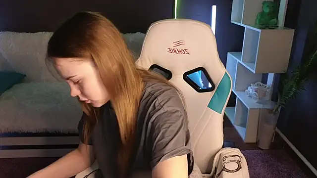 Snapshot of Dyna_bae chatting on 09/28/25, 01:44 Dyna bae online show from 09/28/25, 01:44